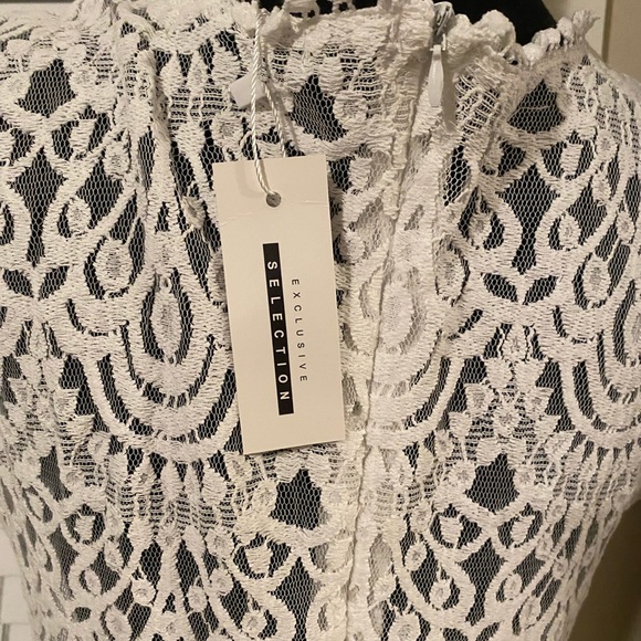 White lace detail dress with cut out - Picture 6 of 8